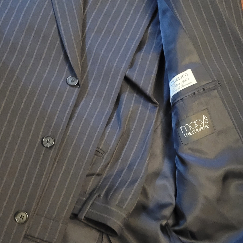 Men's Suit very nice